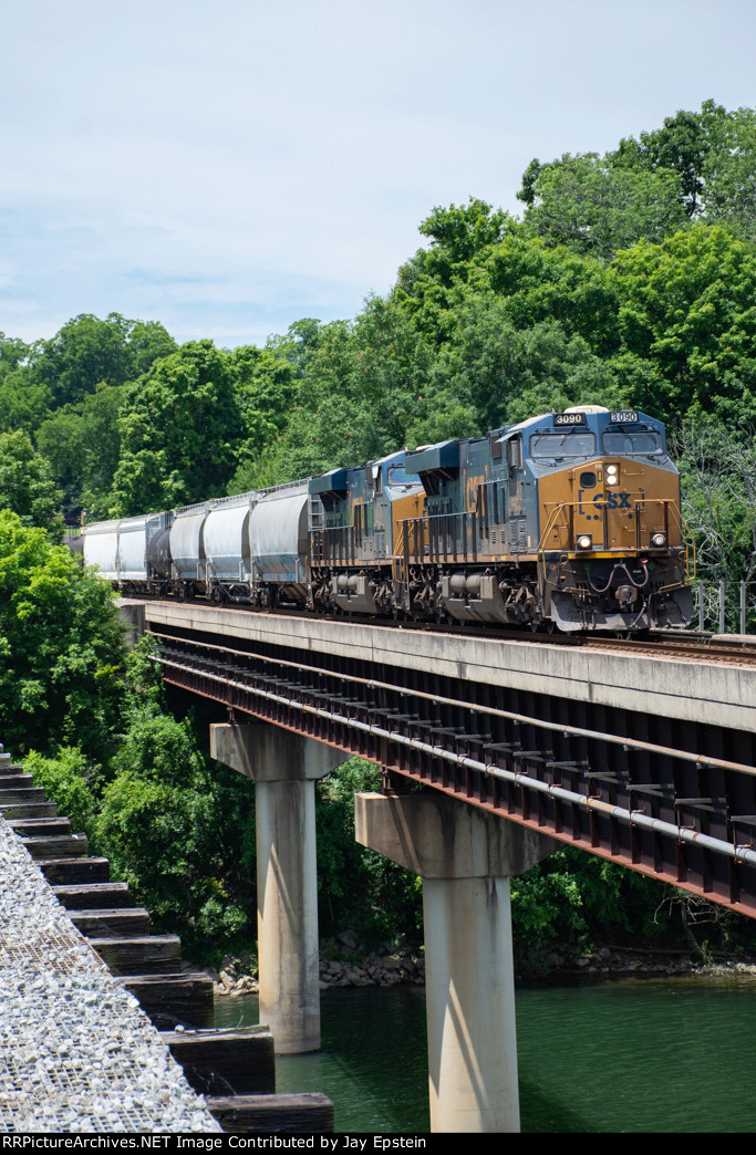 M585 starts across the Tennessee River